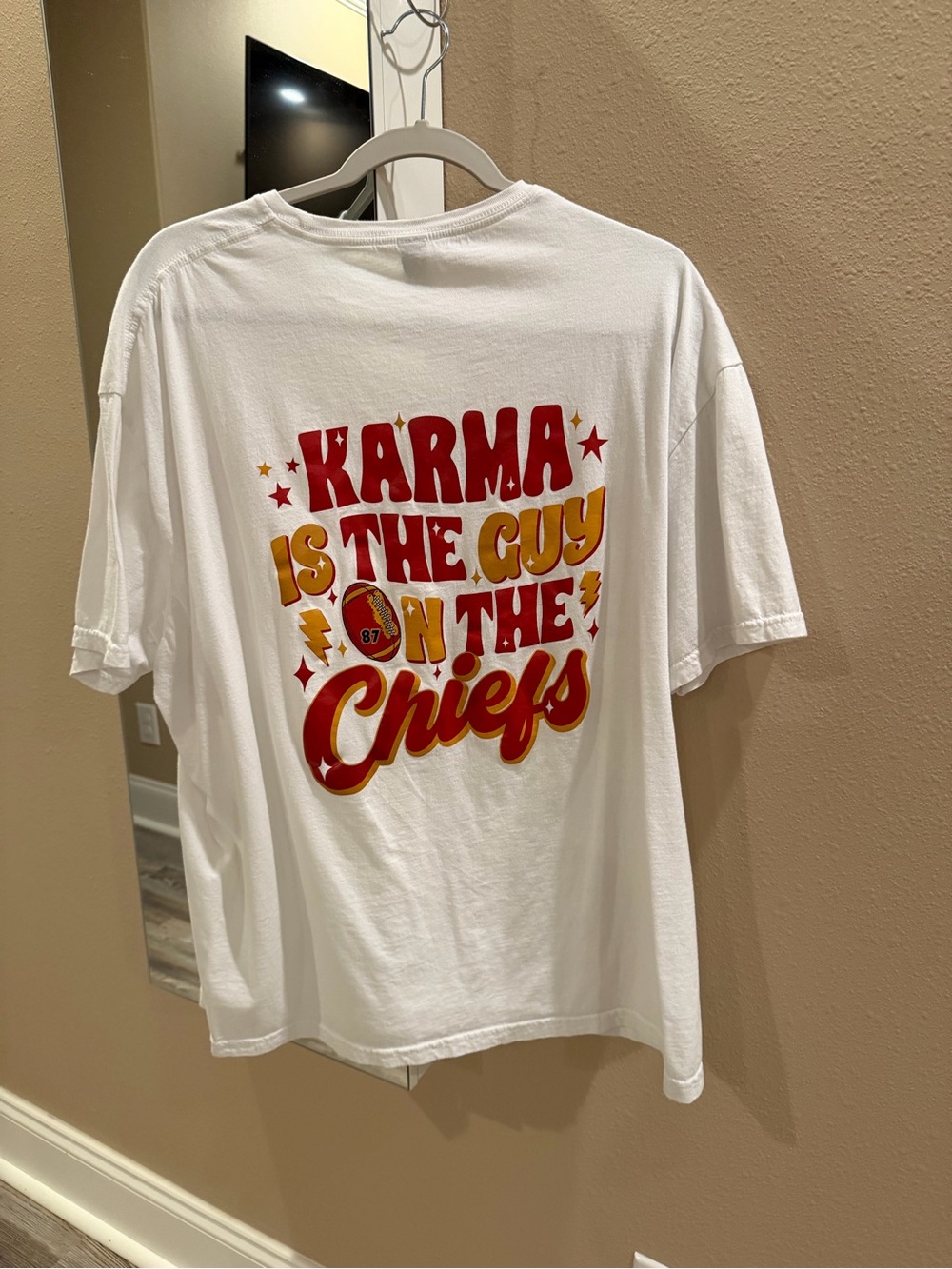 Gildan White Short-Sleeve Tee with Red and Gold Chiefs Graphic
